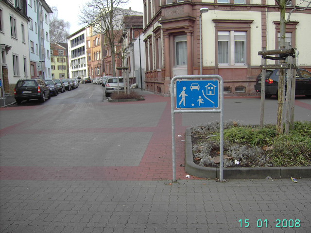 Parken in Kaiserslautern / Parking in Kaiserslautern –  Deutsch-Amerikanisches Bürgerbüro